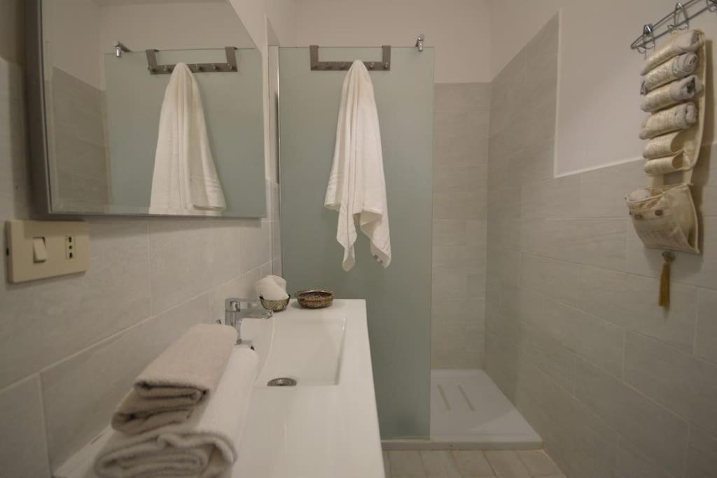 Apartment In Luxuryproperty Privatepool Garden Bbq Airc X8 Castelnuovo Di Porto Exterior photo