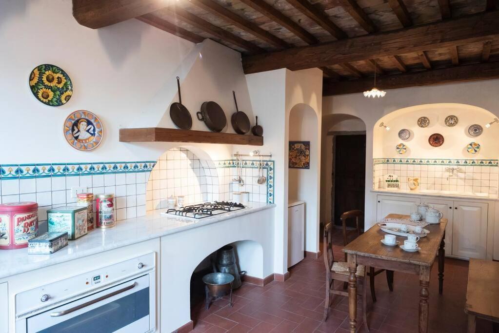 Apartment In Luxuryproperty Privatepool Garden Bbq Airc X8 Castelnuovo Di Porto Exterior photo